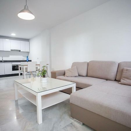 Apartamento En La Carihuela Con Piscina Y Parking, Al Lado De La Playa Apartment Torremolinos Exterior photo