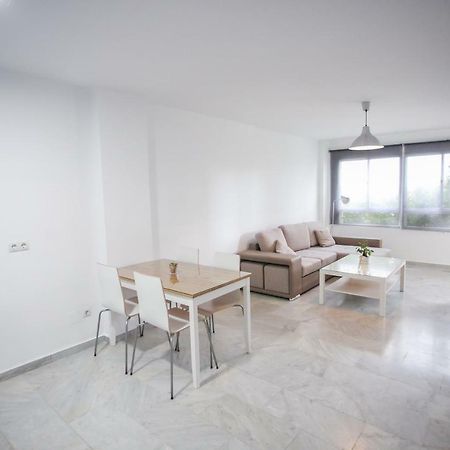 Apartamento En La Carihuela Con Piscina Y Parking, Al Lado De La Playa Apartment Torremolinos Exterior photo