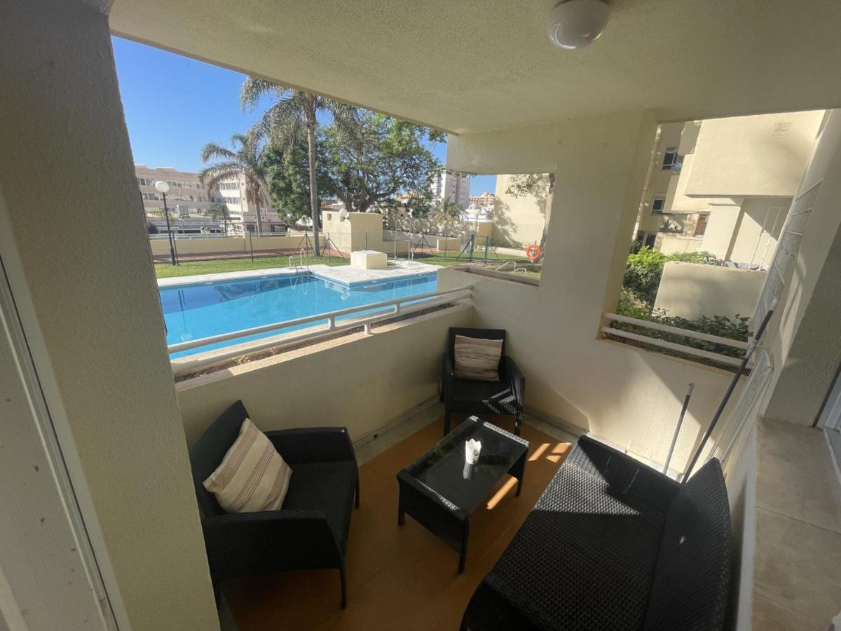 Apartamento En La Carihuela Con Piscina Y Parking, Al Lado De La Playa Apartment Torremolinos Exterior photo