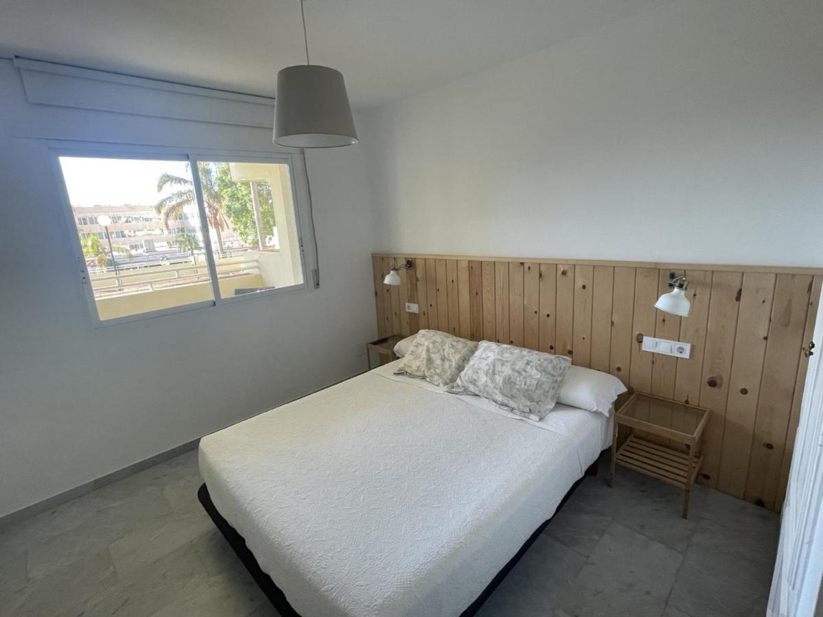 Apartamento En La Carihuela Con Piscina Y Parking, Al Lado De La Playa Apartment Torremolinos Exterior photo